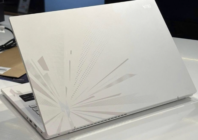 Laptop Acer Gaming Nitro Lite 16 NL16-71G-71UJ - trắng - 16